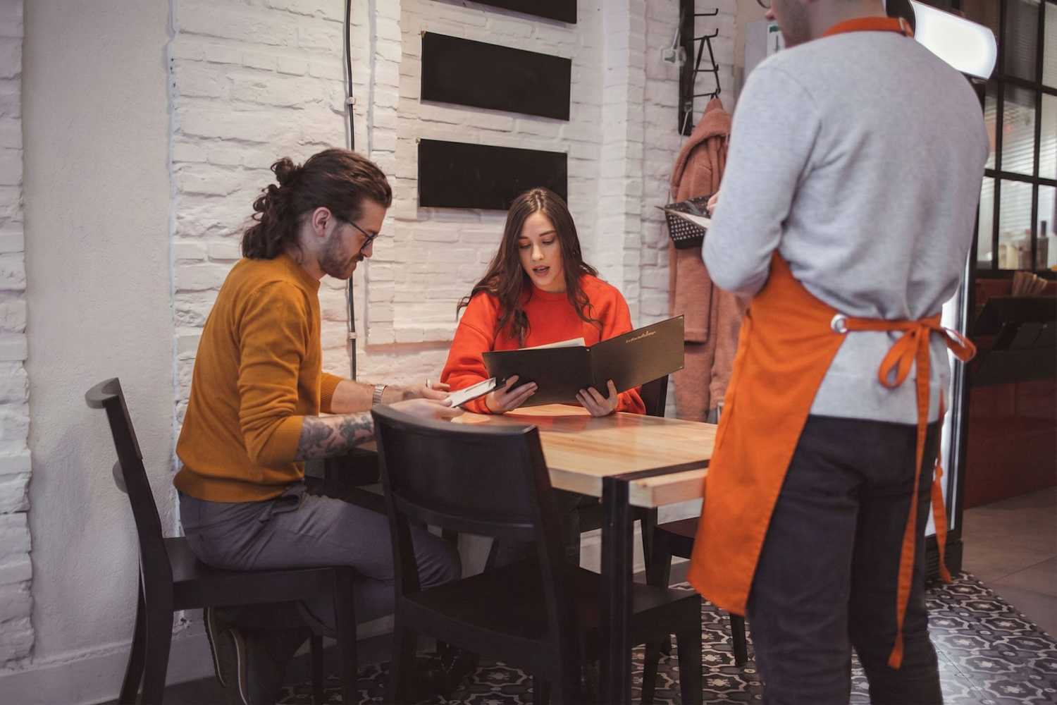 İngilizce A1 seviyesinde kafede sipariş verme ve temel iletişim